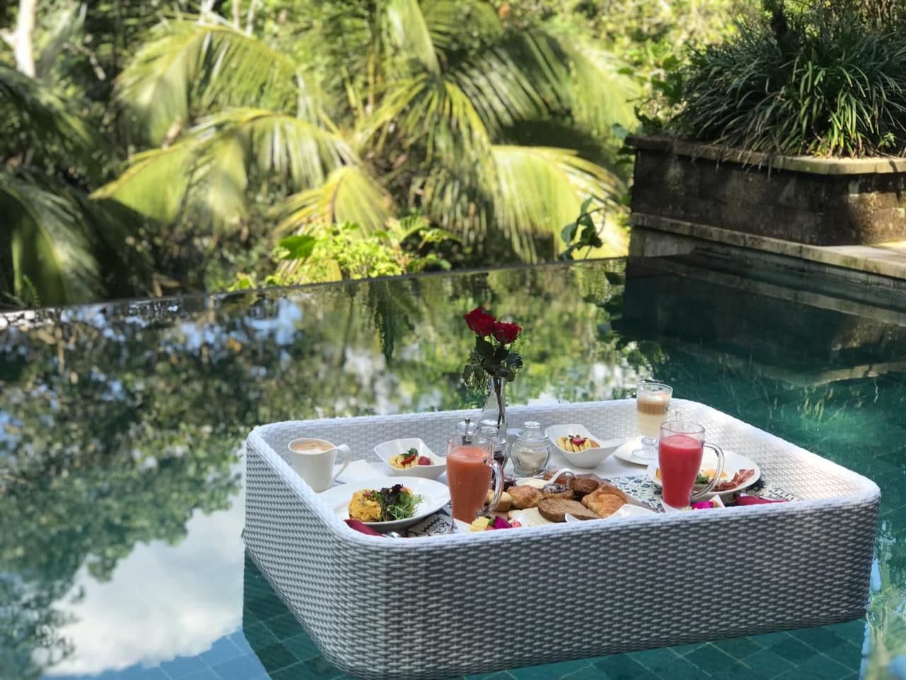 floating-breakfast2