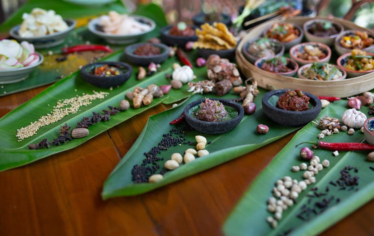 indische-rijsttafel-1